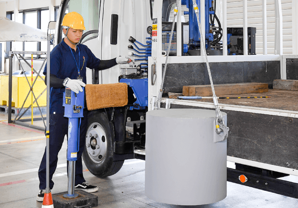 小型移動式クレーン